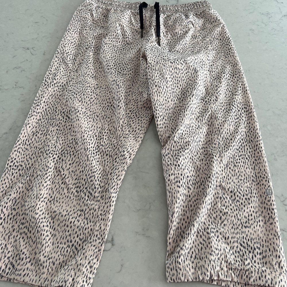 Lululemon 3/4 pants - super light stretchy top
